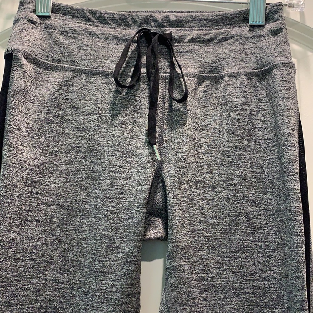 FOREVER 21 SIZE XS LEGGINGS - Picture 4 of 11